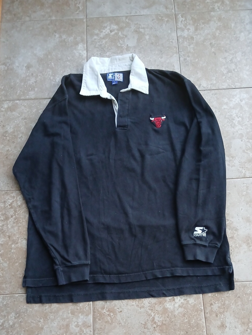 Vintage STARTER Black Rugby Shirt with Red Chicago Bulls Logo
